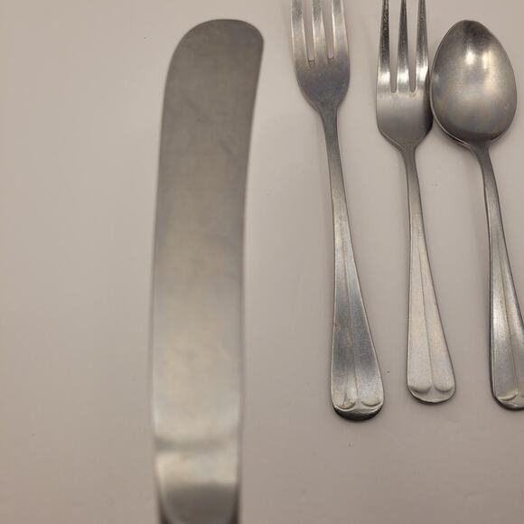 Present 4-Piece Flatware Set Knife Dinner Fork Salad Fork Teaspoon Stainless - Picture 6 of 9